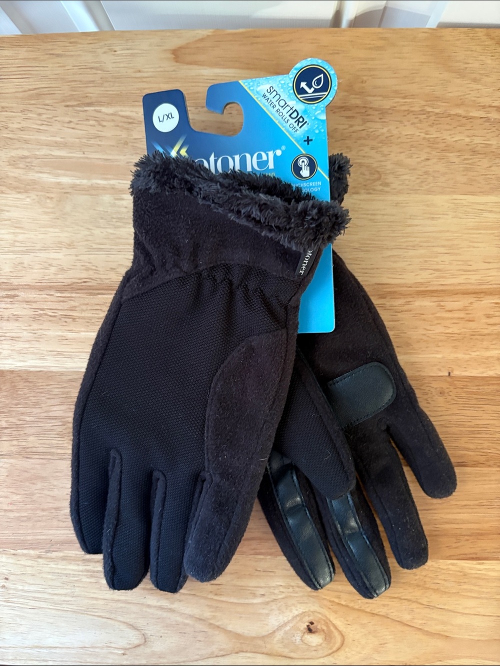 Isotoner Women’s Black Cozy SmartDRI Gloves